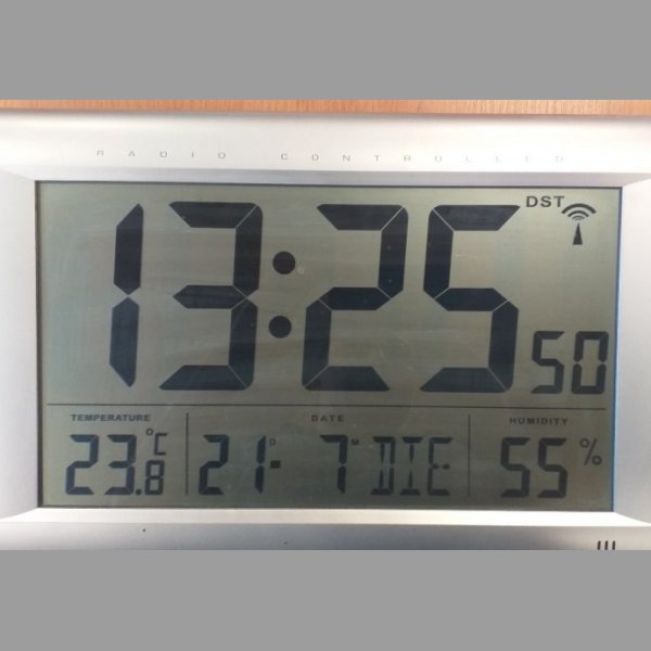 Velké nástěnné digitální hodiny, 405×270×43 mm, stříbrné